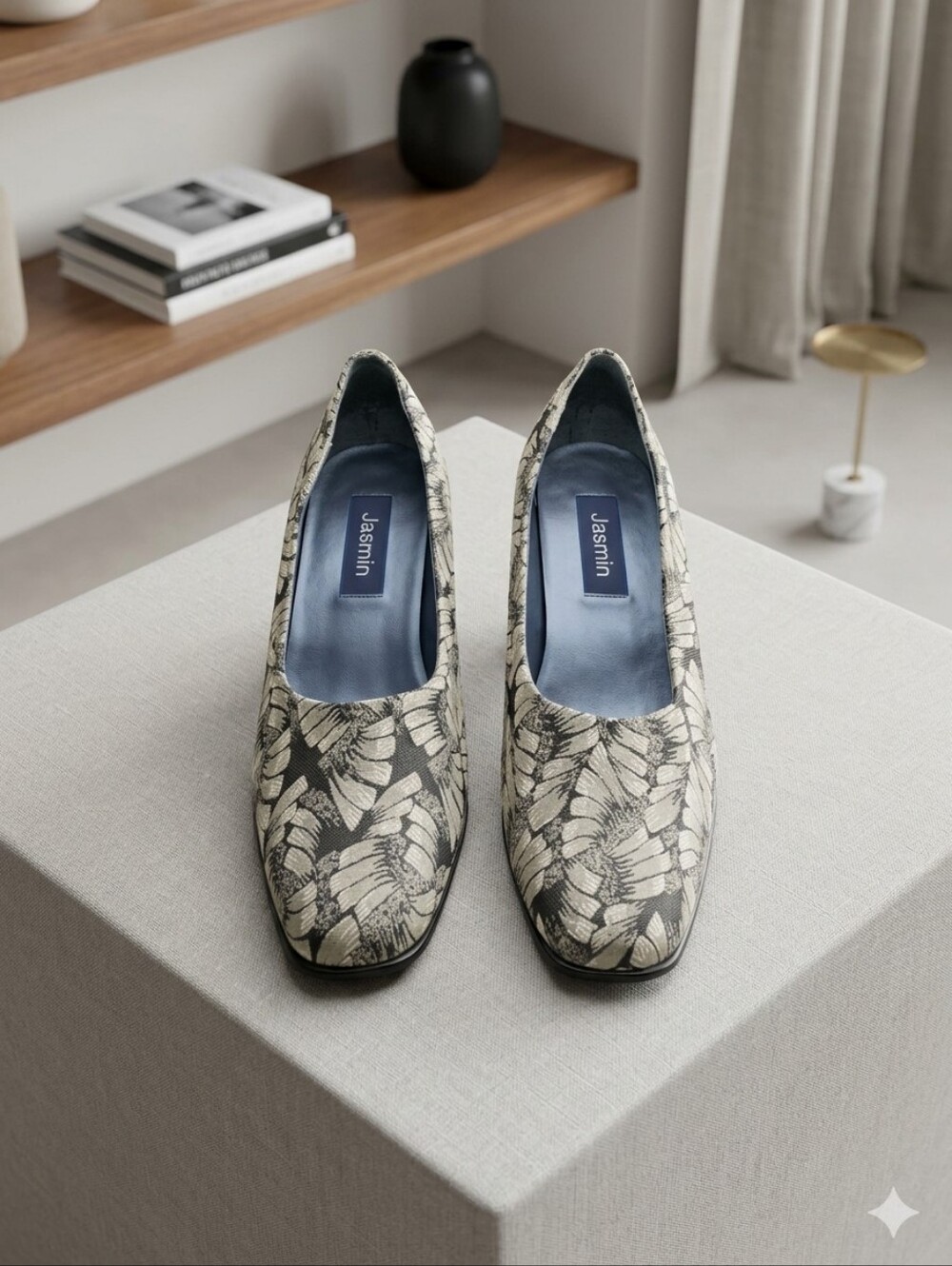 Vintage Jasmin Floral-Patterned Black and Cream Slip-On Heels Woman's Size 9B
